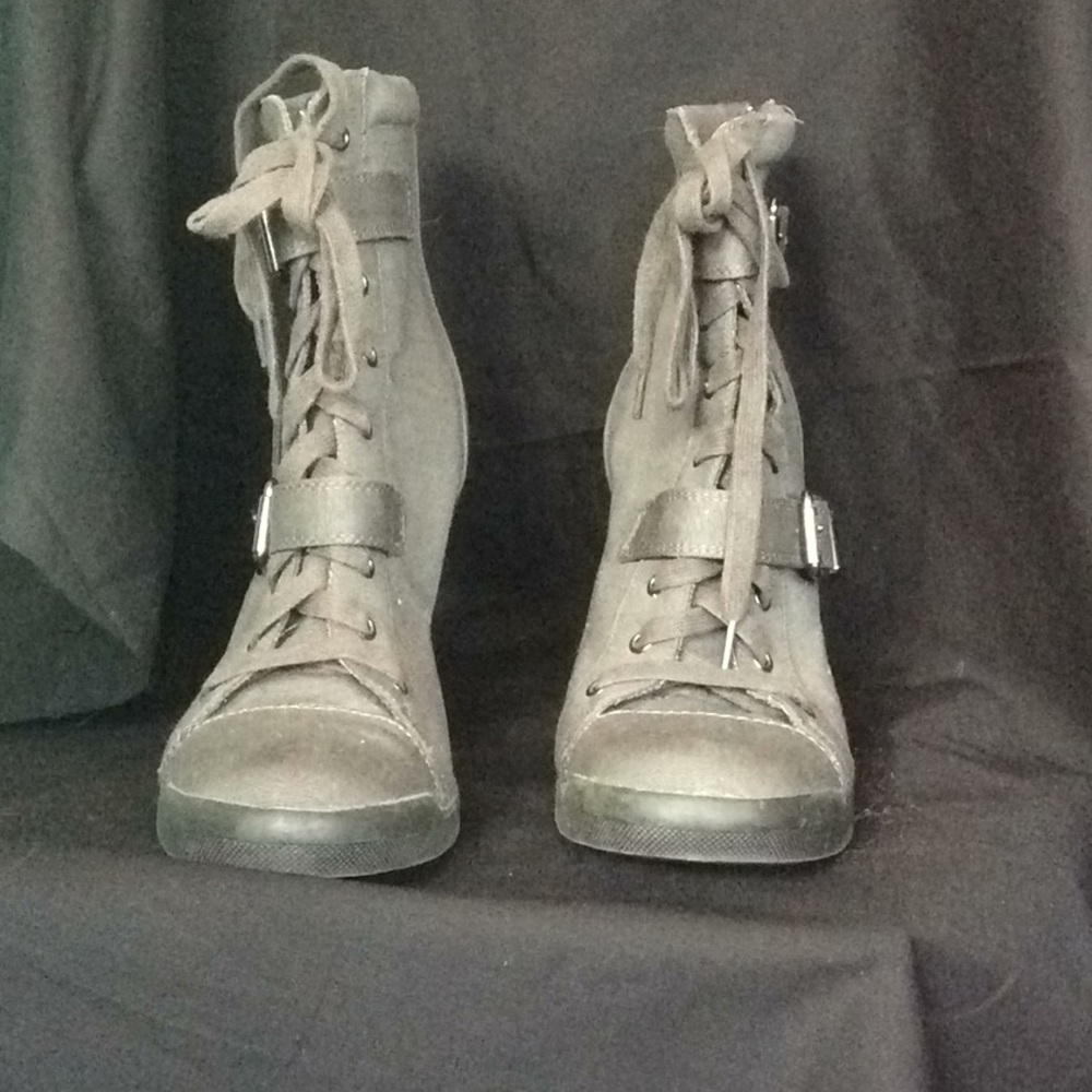 Simply Vera Vera Wang Grey Wedge Boots